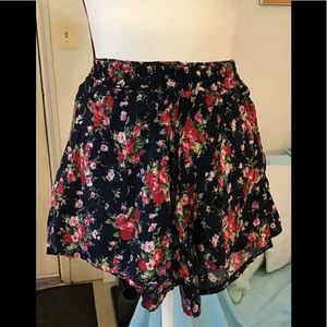 The Queen short. Size 1